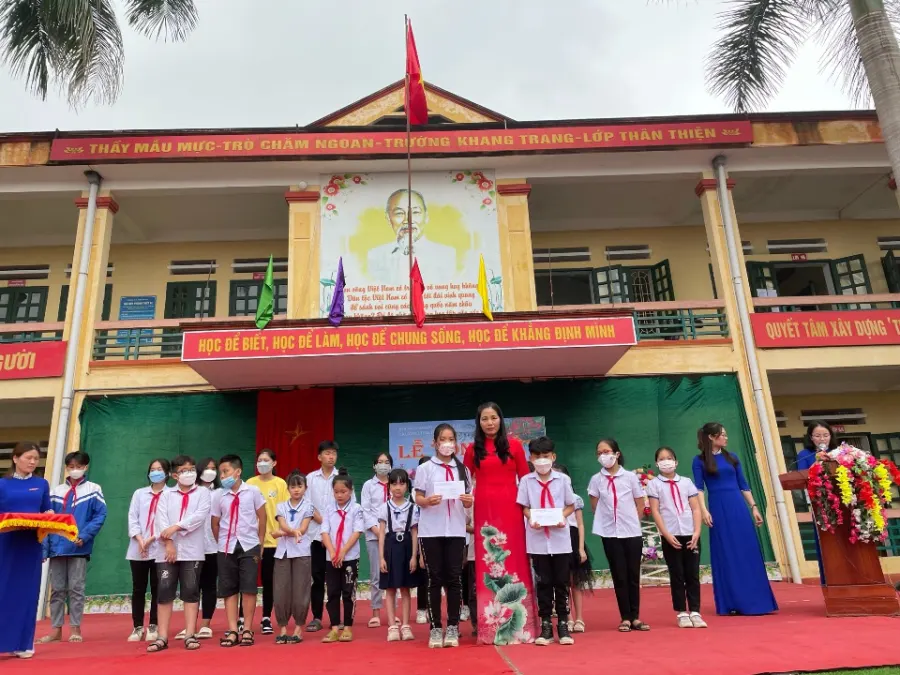 Trường Tiểu Học & THCS Âu Lâu