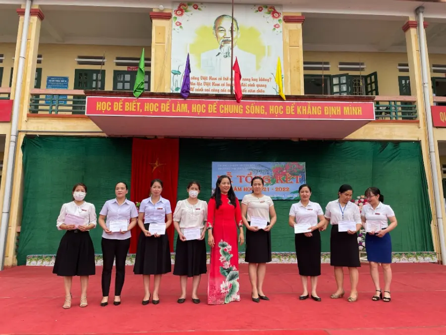 Trường Tiểu Học & THCS Âu Lâu