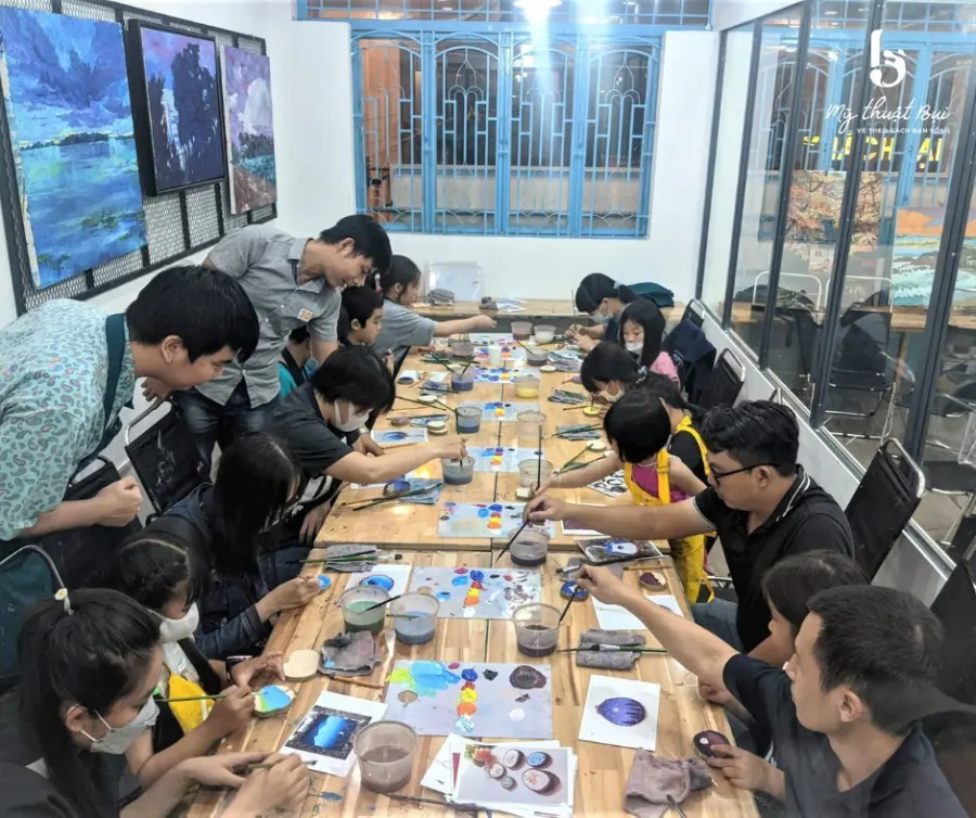 Trung Tâm Mỹ Thuật Bụi