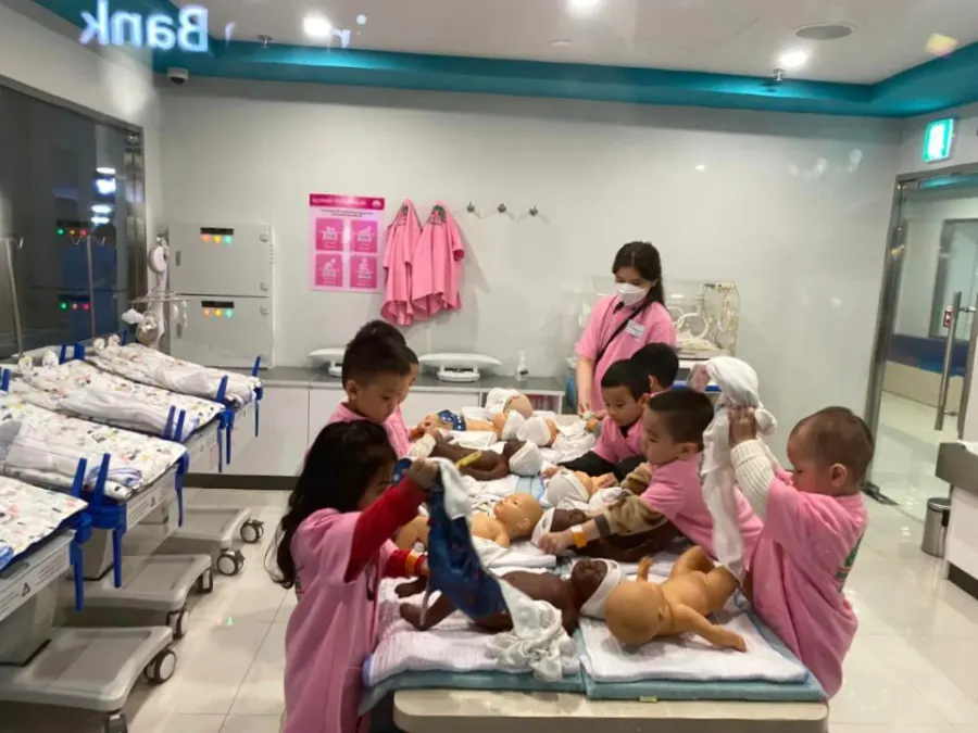 Mầm Non Những Người Bạn Nhỏ ( Little Friends Montessori ) - Lê Trọng Tấn, Hà Đông
