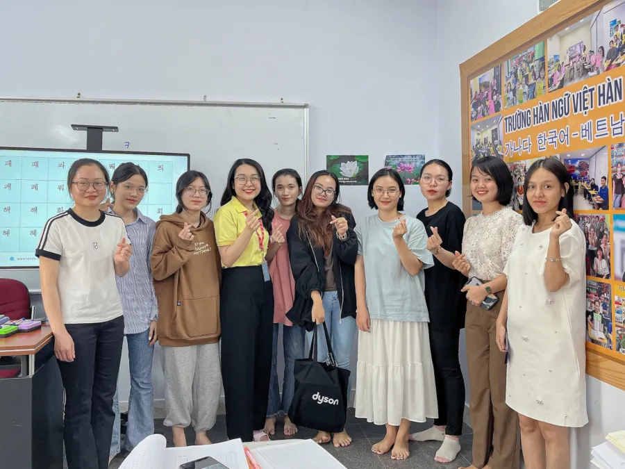 Trường Hàn ngữ Việt Hàn Kanata - Tân Bình