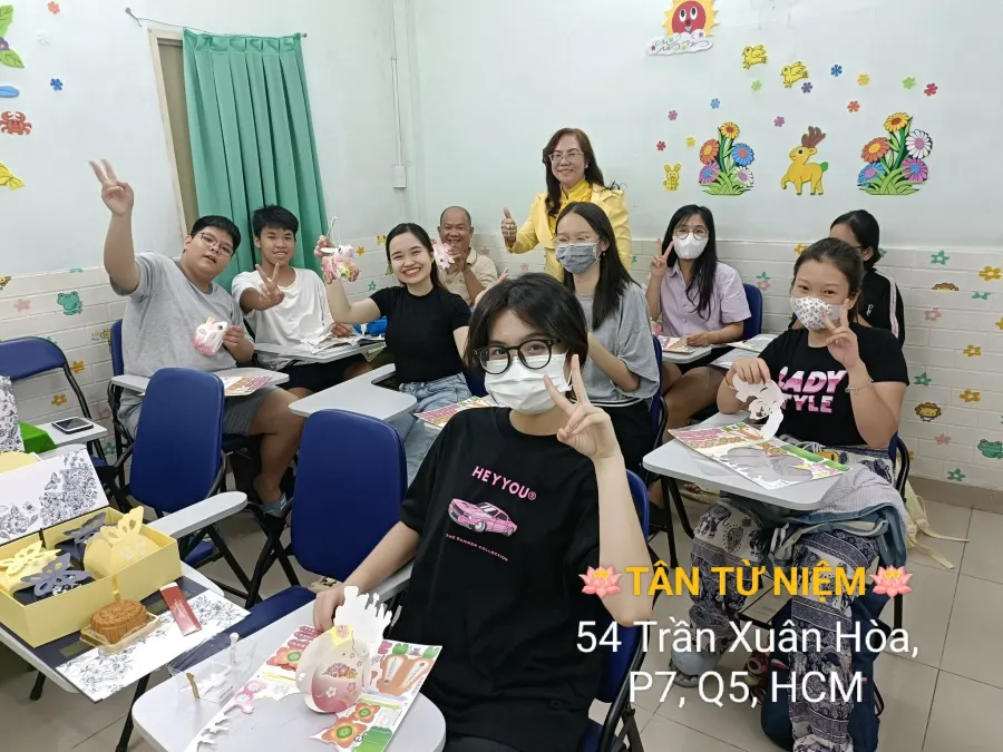 Trung tâm Ngoại ngữ Tân Từ Niệm