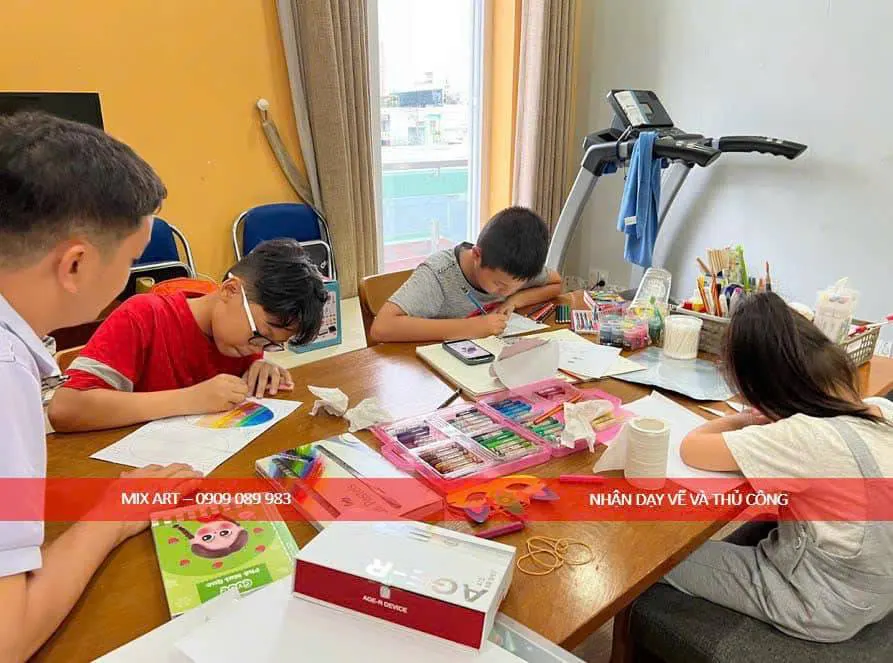 Lớp dạy học vẽ Mixart & Workshop Thủ công