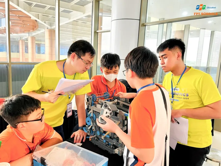 Trường Tiểu học, THCS và THPT FPT