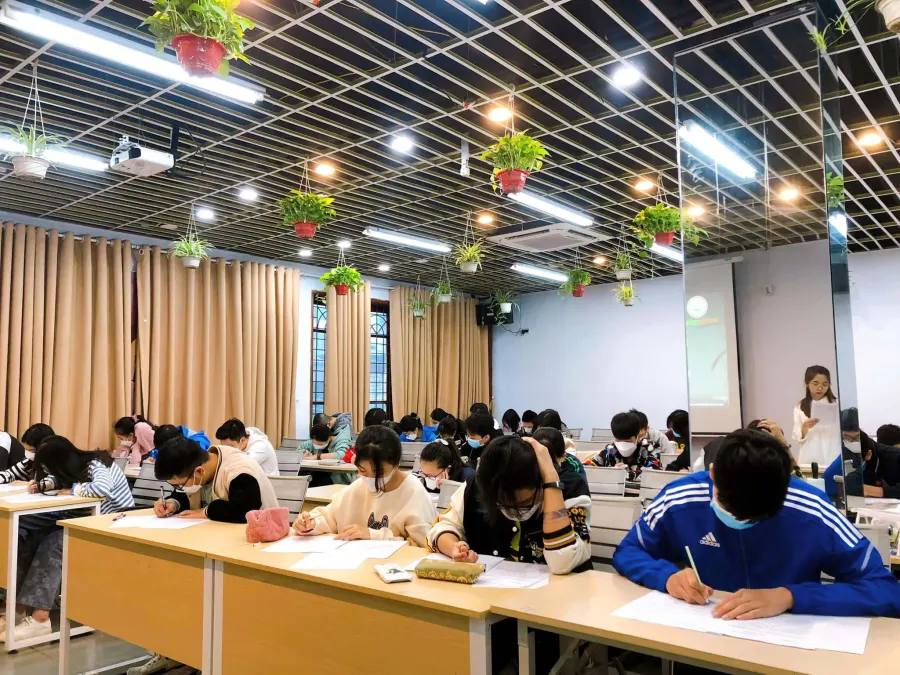 Trung tâm Bồi dưỡng kiến thức và kỹ năng toàn diện Novateen