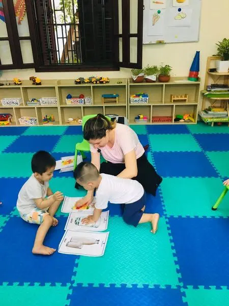 Mầm Non Hoa Sen Trắng