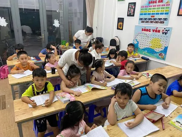 Trung tâm Tiền tiểu học - Luyện chữ đẹp Cô Yến