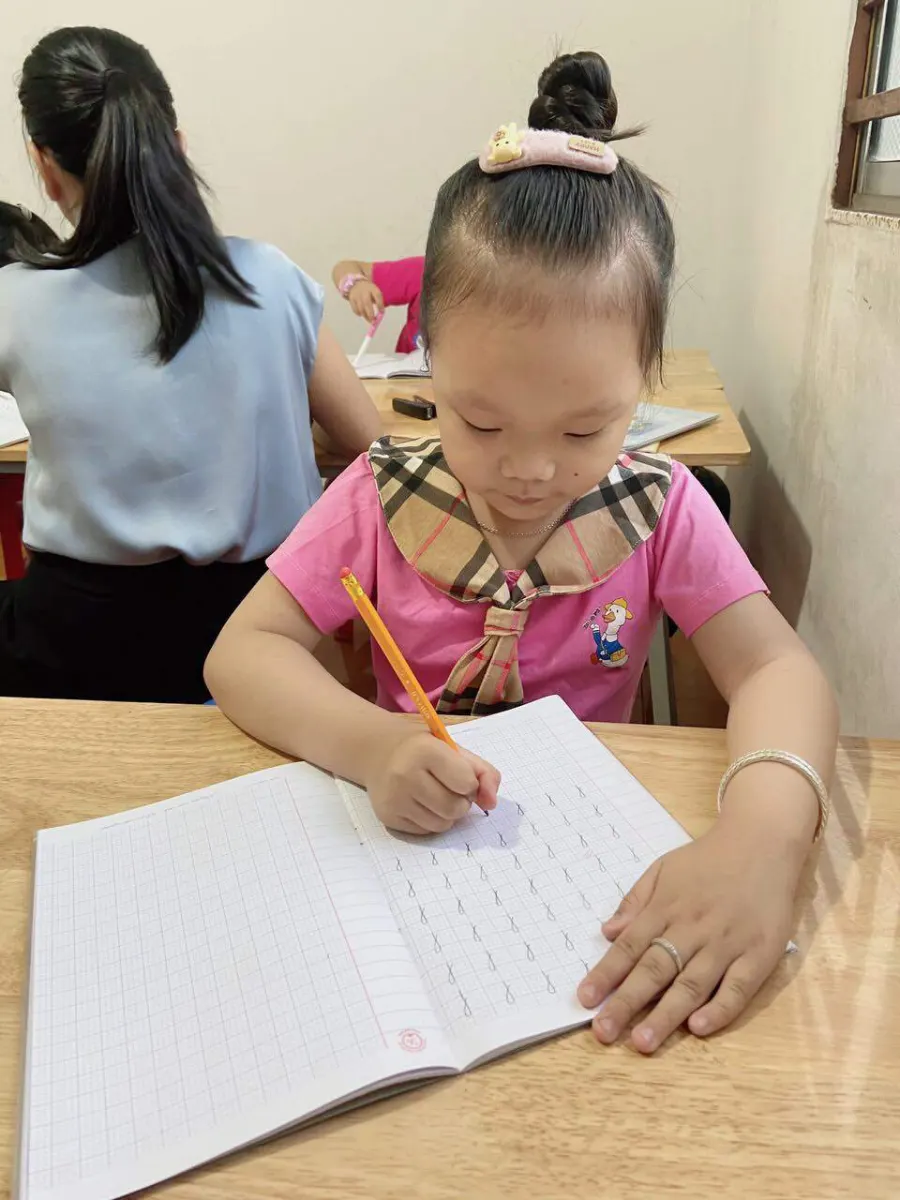 Lớp Luyện Chữ Đẹp Hồng Phượng
