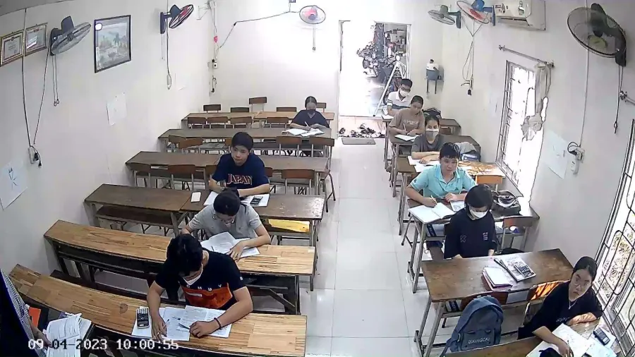 Trung tâm Bồi dưỡng Kiến thức Vật lý - Tiếng Anh
