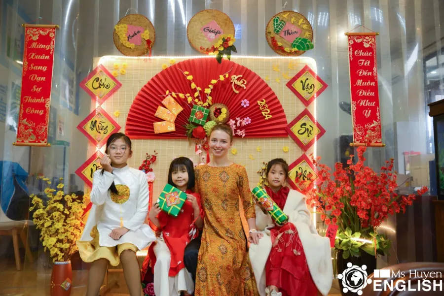 Lớp Ms Huyen English