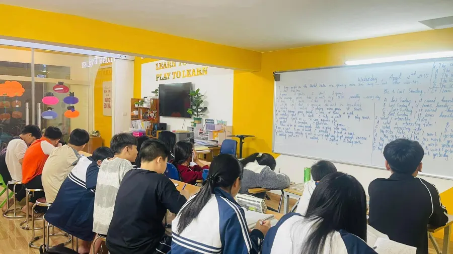Lớp Mis Loan English