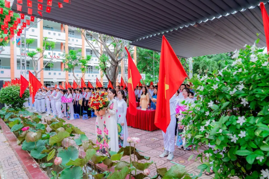 Trường THCS Trần Phú