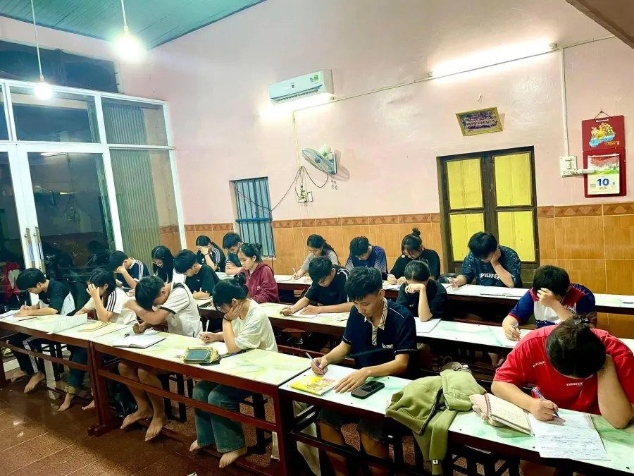 Lớp English with Ms Thúy