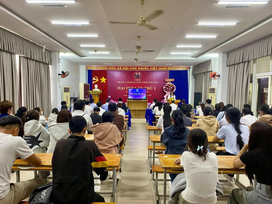 Trường Cao Đẳng Công Nghệ Và Du Lịch