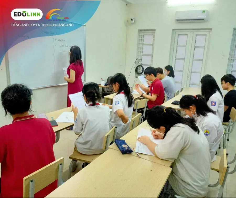 Lớp Tiếng Anh Luyện Thi Cô Hoàng Anh - Cơ sở 9