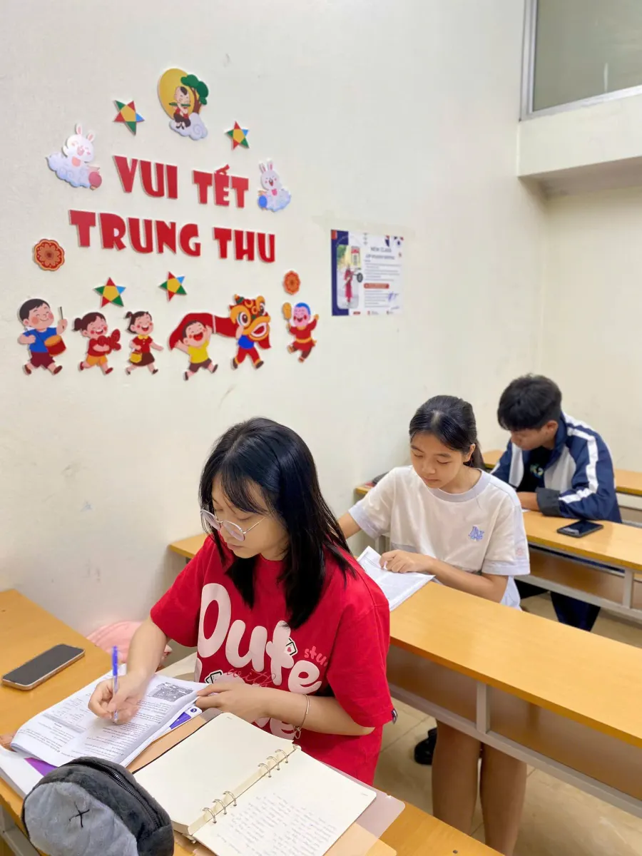 Trung tâm Aquaman English