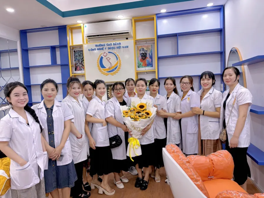 Trường Cao Đẳng Công Nghệ Y- Dược Việt Nam