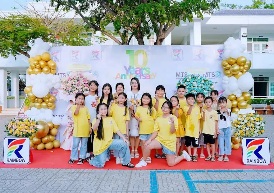 Trung tâm Rainbow English Center