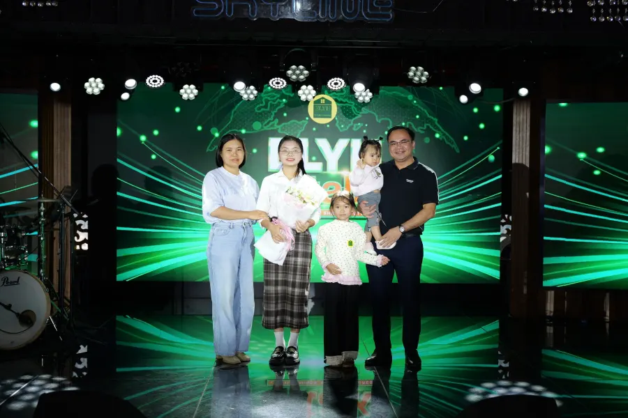 Trung tâm English Lights Your Home