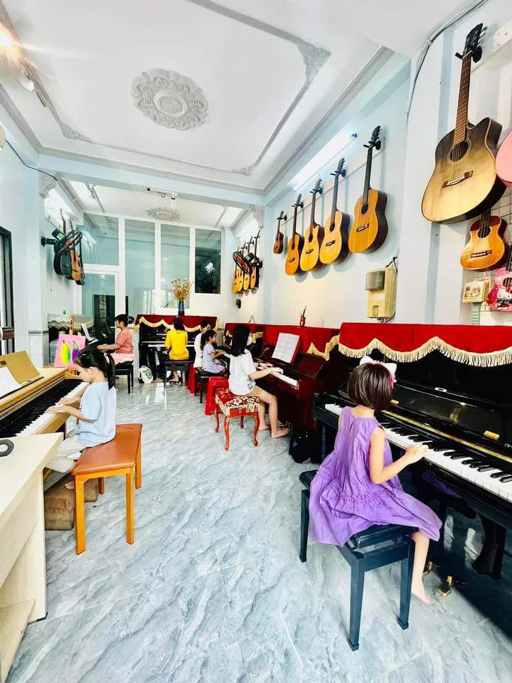 Trung tâm Âm Nhạc Huỳnh Gia