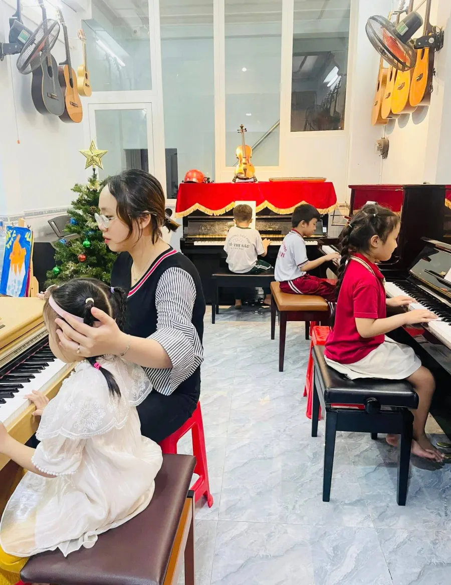 Trung tâm Âm nhạc Huỳnh Gia - Cs2 Bình Tân