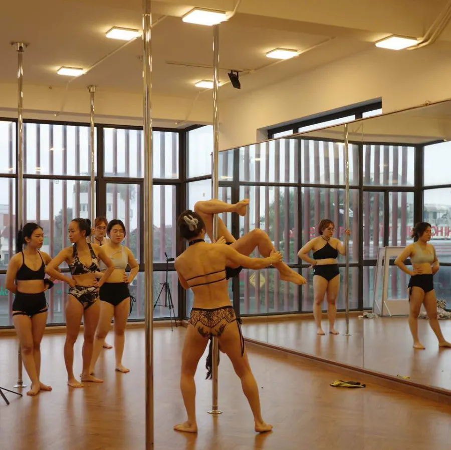 Trung tâm dạy múa Hanoi Pole Mania - Cơ sở 1
