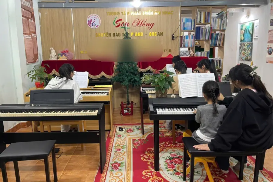 Trung tâm Âm nhạc Sen Hồng