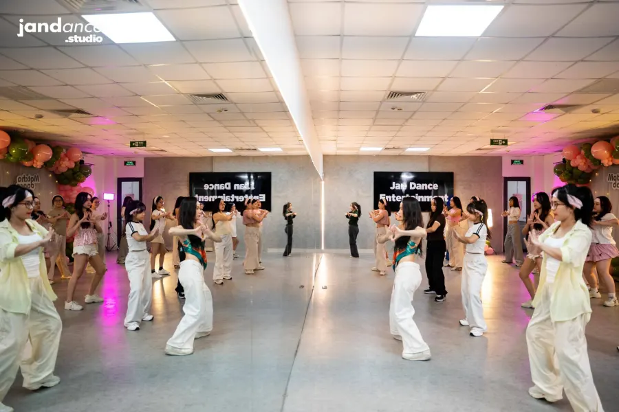 Trung tâm Jan Dance Studio - Cơ sở 1