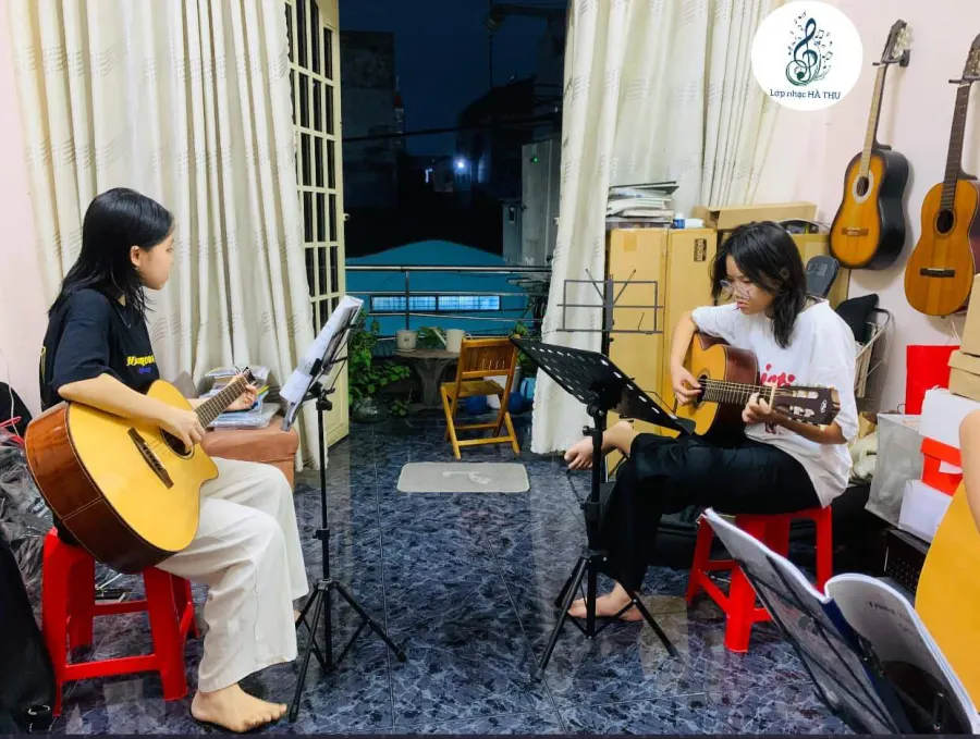 Lớp Nhạc Hà Thu
