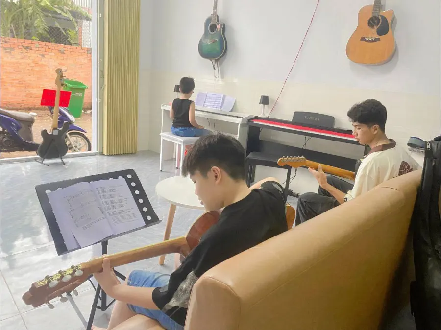 Lớp Thầy Toán Dạy Nhạc