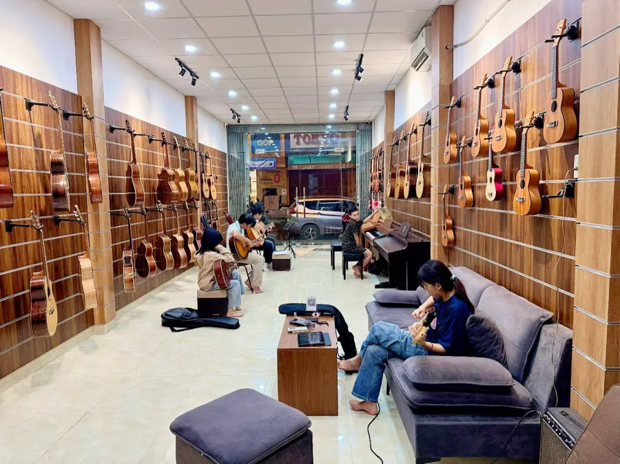 Lớp Thầy Toán Dạy Nhạc
