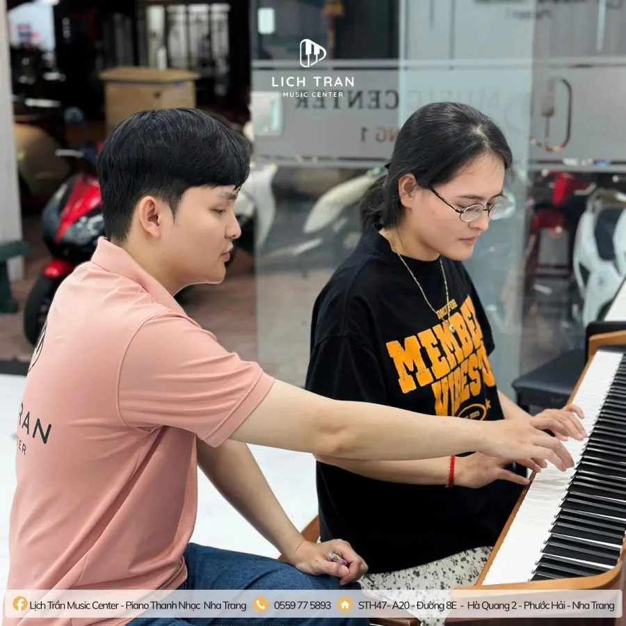 Trung tâm Âm nhạc Lịch Trần Music