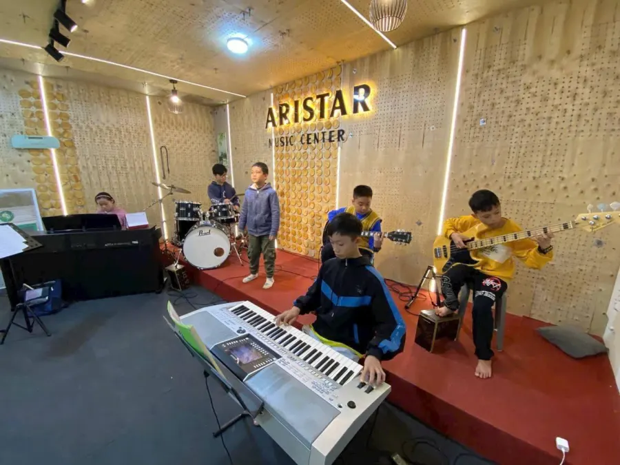 Trung tâm âm nhạc ARISTAR Music Center