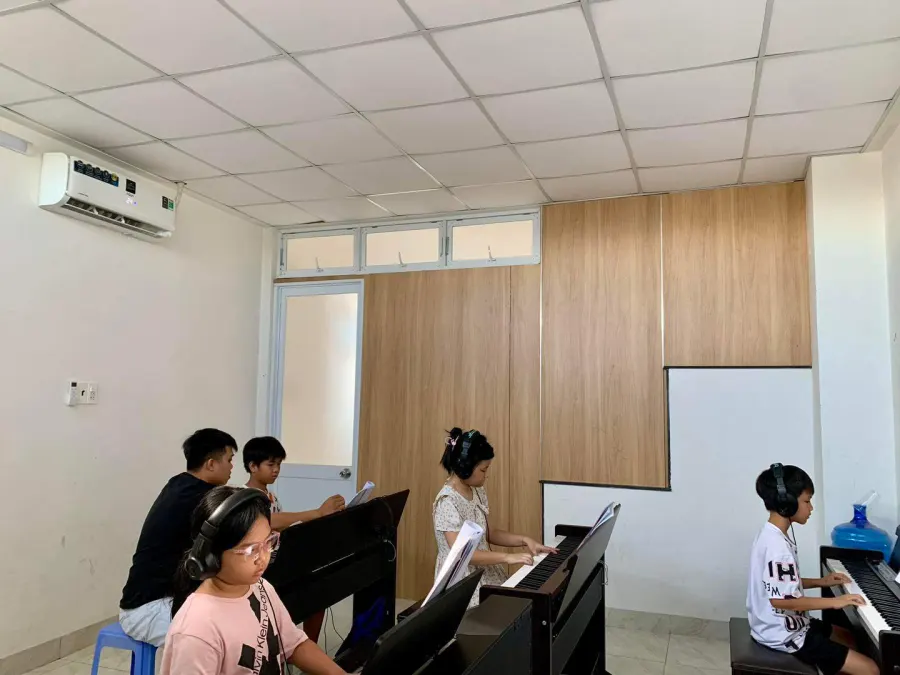 Trung tâm Âm nhạc Phú Piano