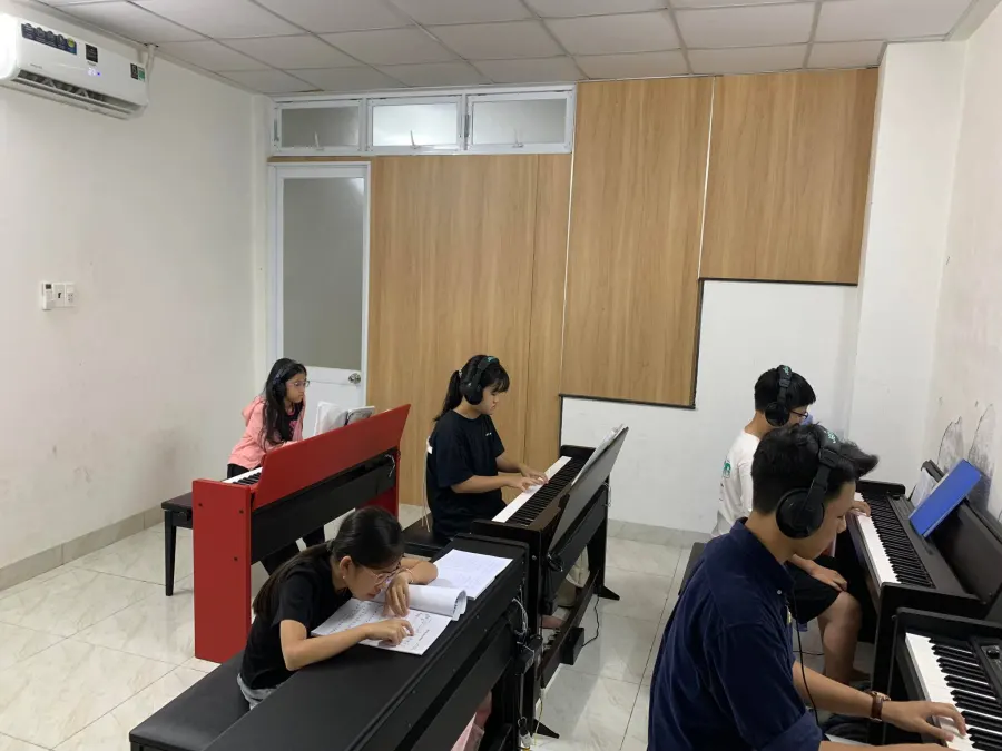 Trung tâm Âm nhạc Phú Piano