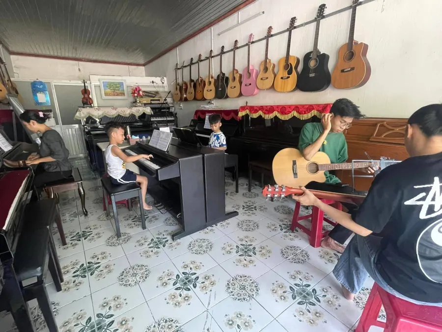 Trung tâm Âm Nhạc Khởi Hứng Music