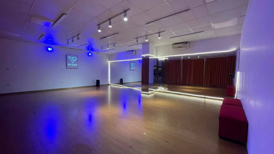 Lớp V Dance Studio