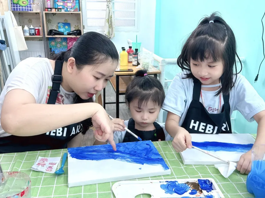 Lớp Mỹ thuật Hebi Art