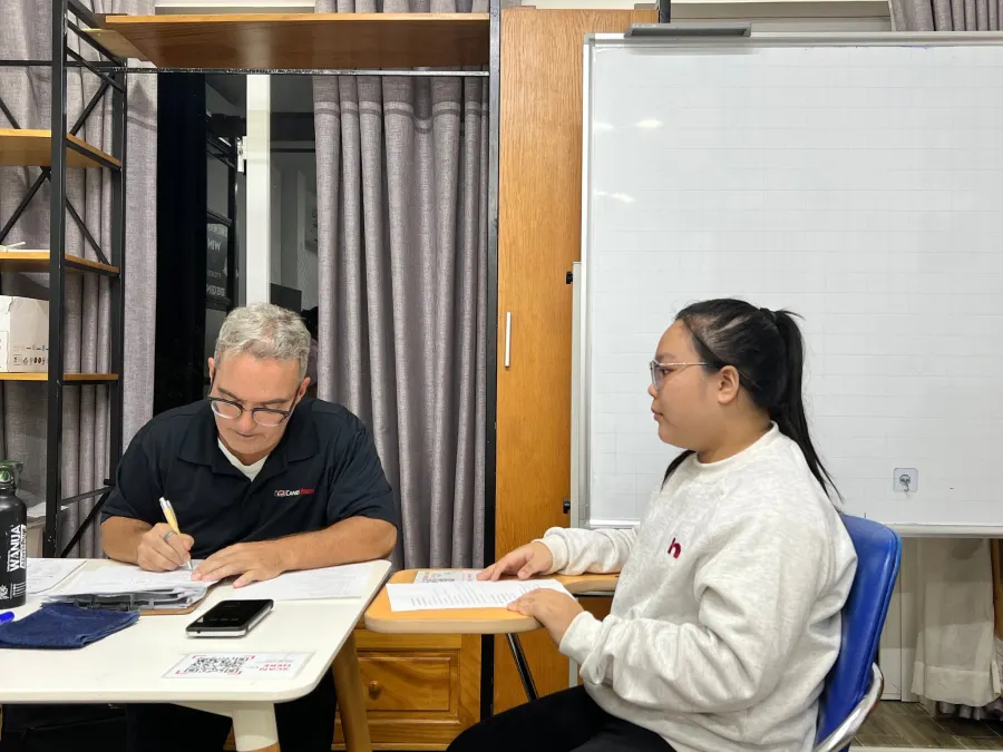 Trung tâm AZ English