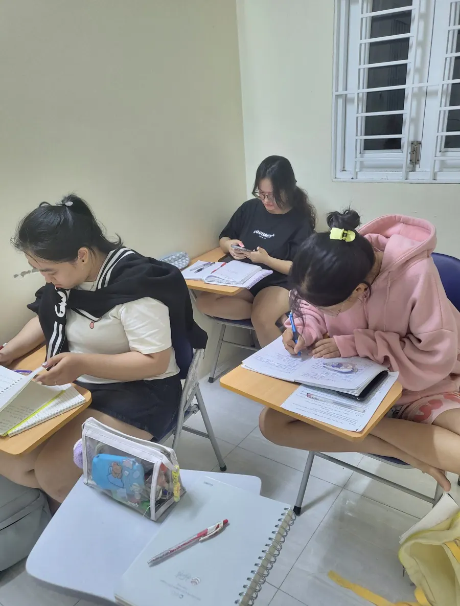 Trung tâm Anh Ngữ Louisa's Hub