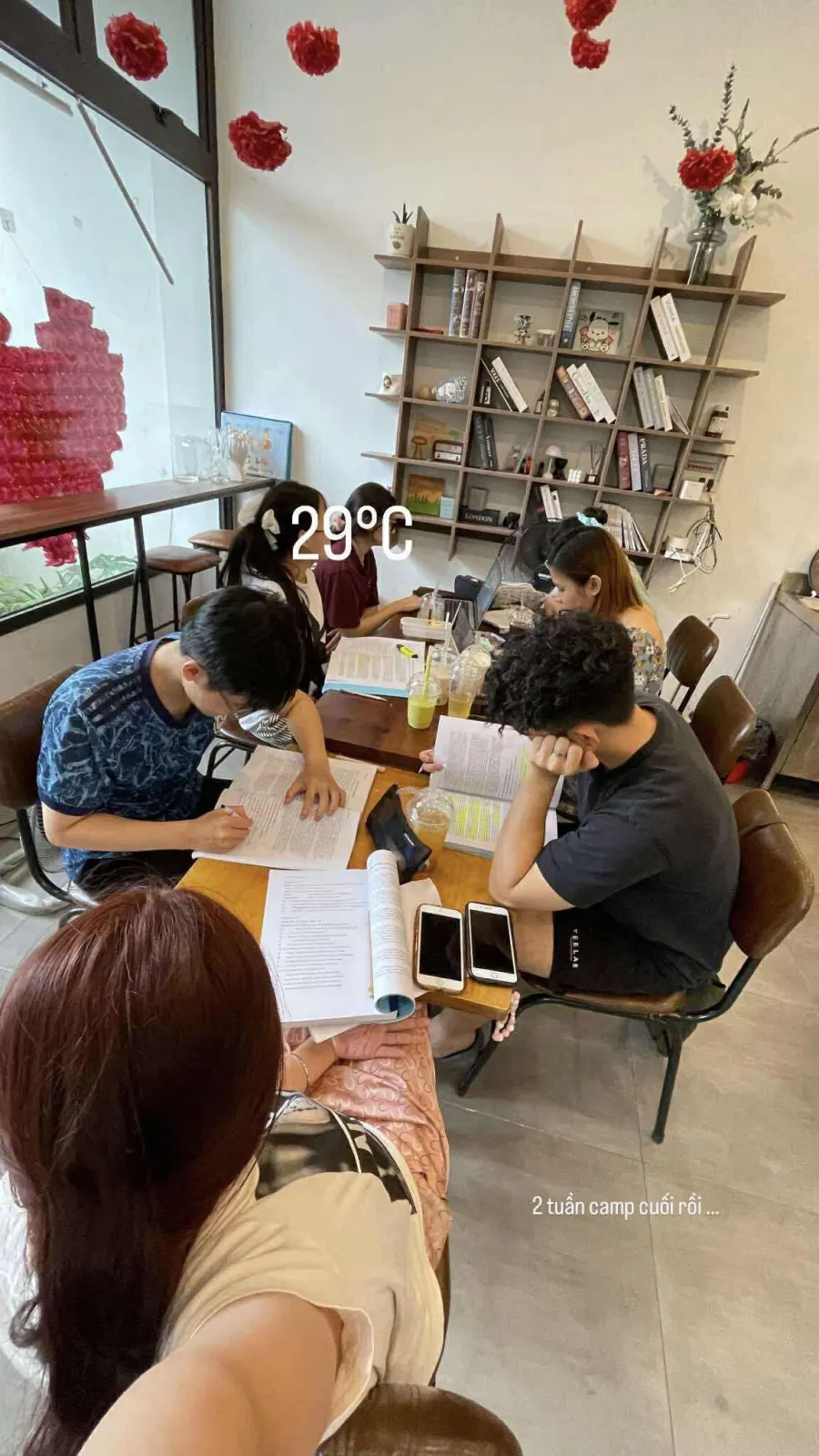 Lớp học tiếng Anh The EZ