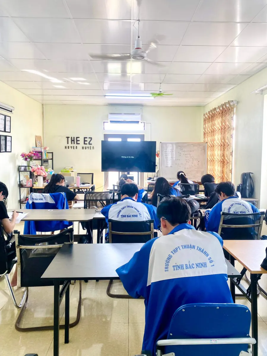 Lớp học tiếng Anh The EZ