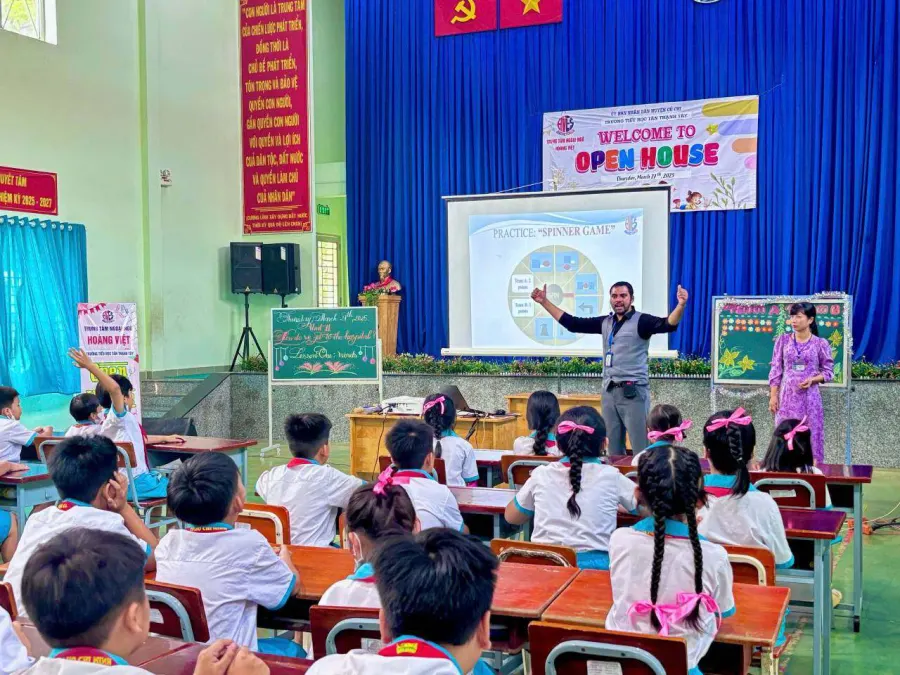 Trung tâm Ngoại Ngữ Hoàng Việt