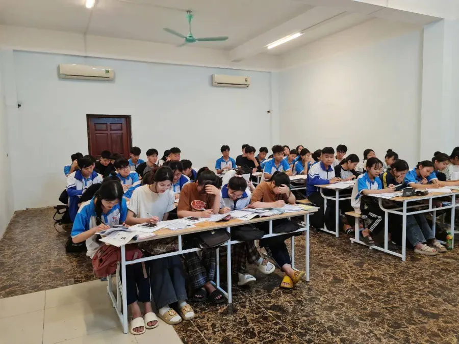 Trung tâm Ngoại Ngữ - Tin Học EIA