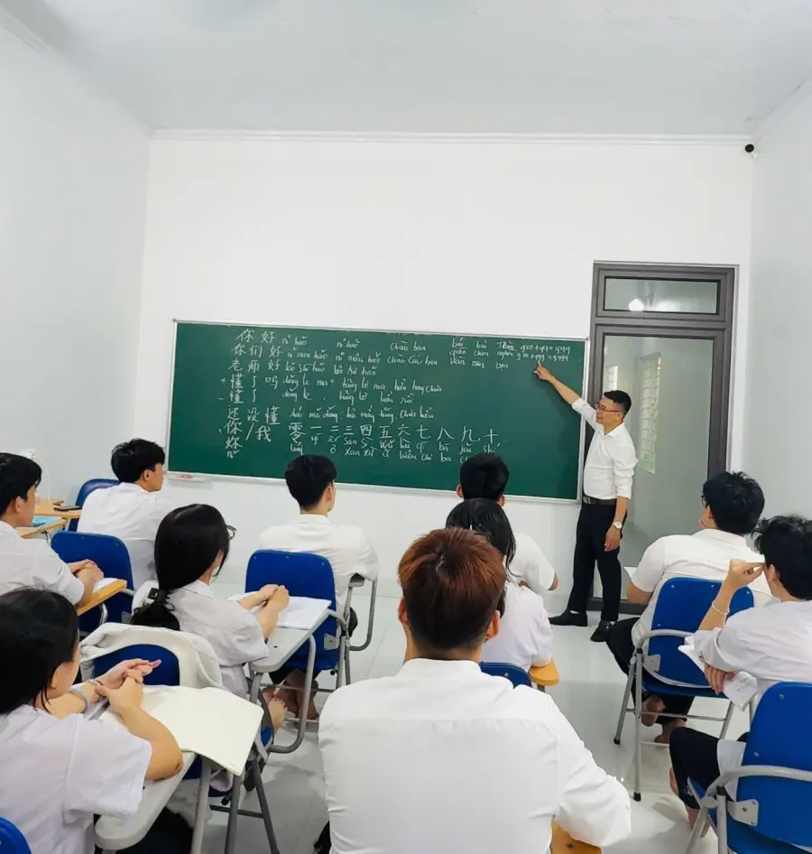 Trung tâm Ngoại Ngữ Quang Long