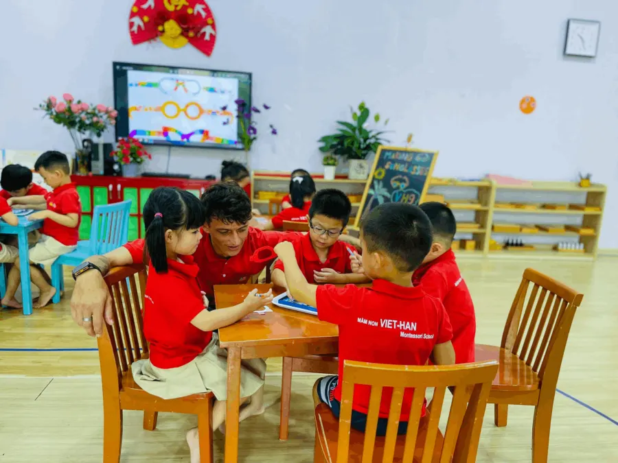 Trường Mầm Non Việt Hàn Montessori