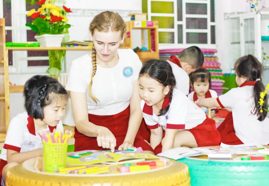 Trường mầm non Việt Anh Song ngữ  Montessori