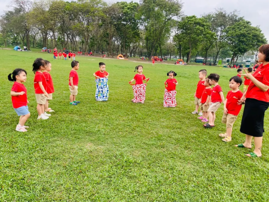 Mầm Non Cầu Vồng Nhỏ (Little Rainbow)