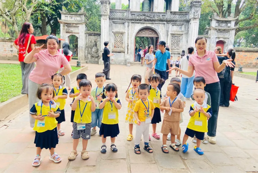 Mầm Non Song Ngữ Small World 2