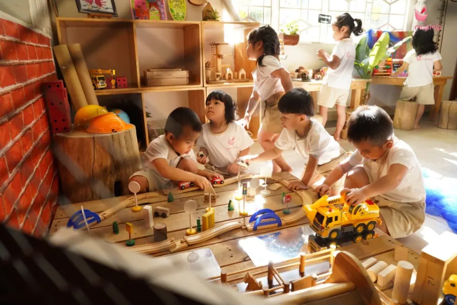 KALEI Preschool - Mầm Non Lăng Kính Trẻ Thơ